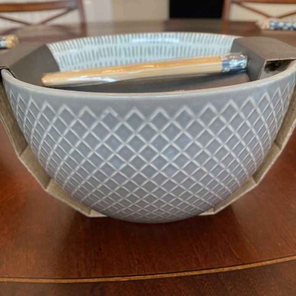 Signature Housewares 26-Ounce Noodle Bowls With Chopsticks